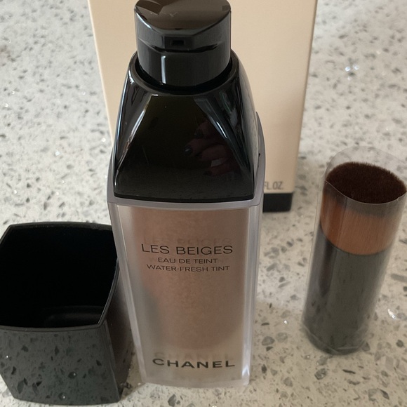 New In Box Chanel Les Beiges Water Fresh Tint - Picture 4 of 4